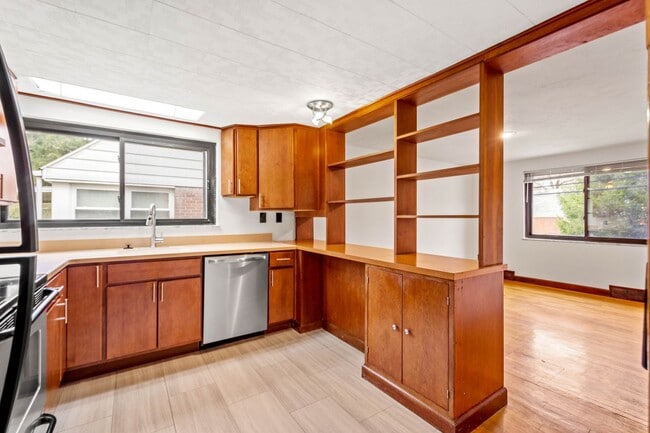 Building Photo - AVAILABLE JULY 1ST!! GORGEOUS 3 BED / 2 BATH HOME IN PENN HILLS!