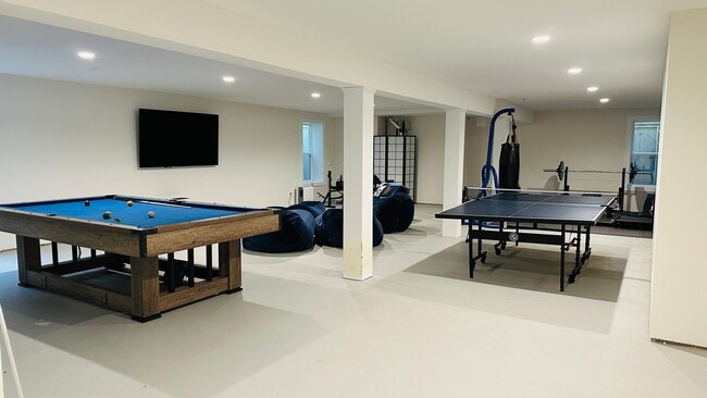 Building Photo - 950 Tasker Ln