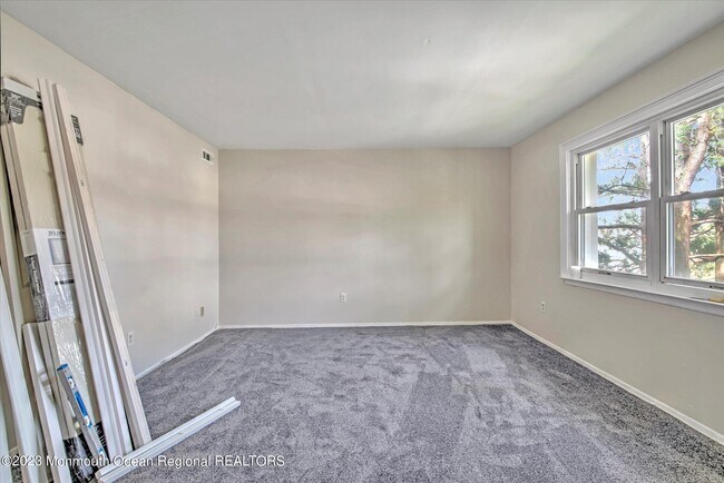 Building Photo - 250B Sawmill Rd