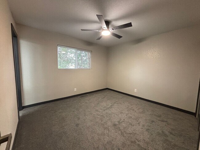 Building Photo - 4 Bed, 3 Bath Home Available Now!  MileSto...