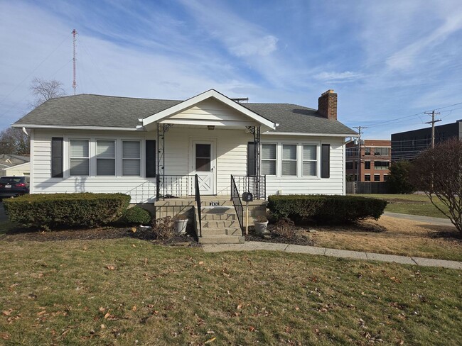 Primary Photo - 2 Bedroom 1.5 Bath Single Family Home - Up...