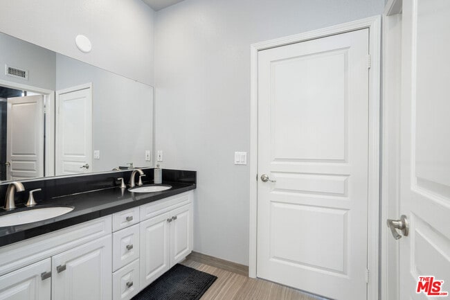 Building Photo - 7201 Rock Ridge Terrace