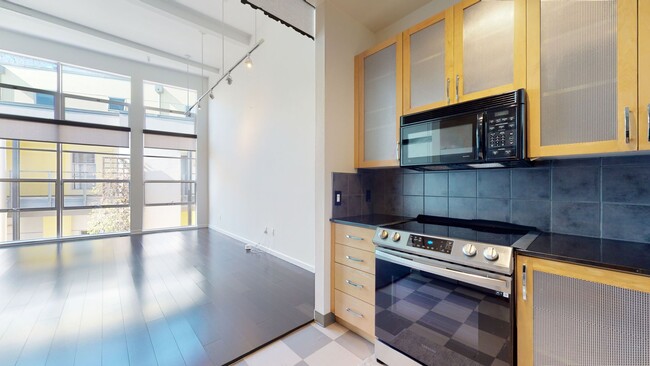 Building Photo - Amazing Oliver Loft in Emeryville!