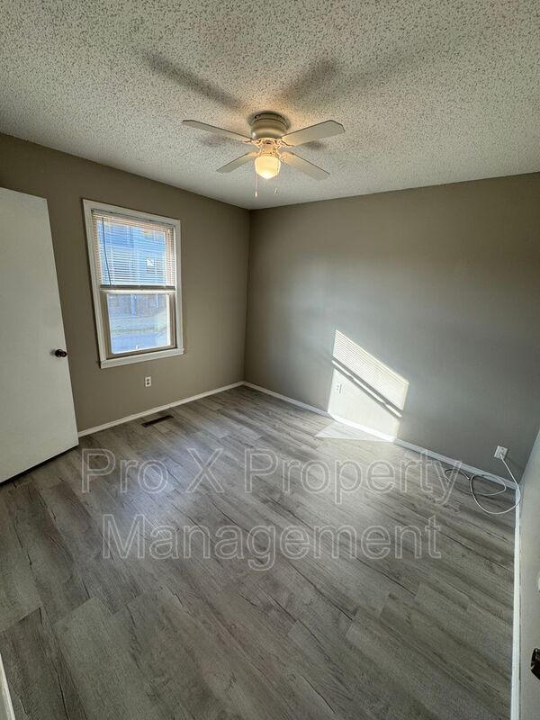 Building Photo - 459 W Grand St