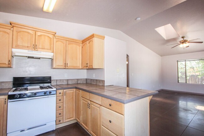 Building Photo - 202 Robinson Dr