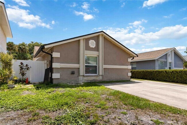 Building Photo - 10327 Parkcrest Dr
