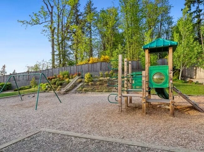 Building Photo - 4bd/2.5ba Covington House