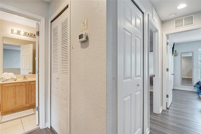Building Photo - 2713 Bushman Dr