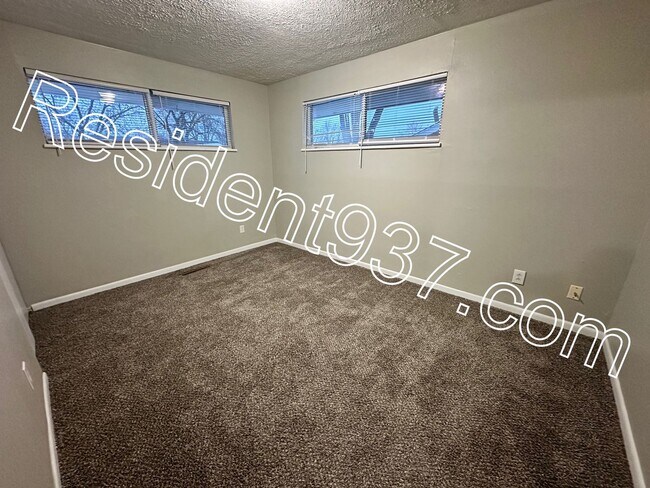 Building Photo - 3 Bed 2 bath Home