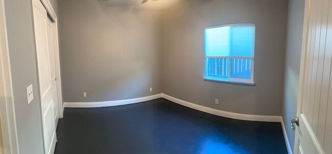 Building Photo - Beautiful 4 bedroom 2 bath custom home