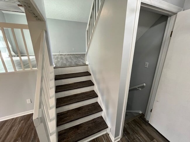 Building Photo - Beautifully remodeled 3 bedroom, 2.5 bath, 2 car garage
