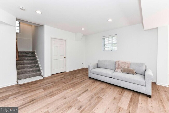 Building Photo - 46342 Summerhill Pl