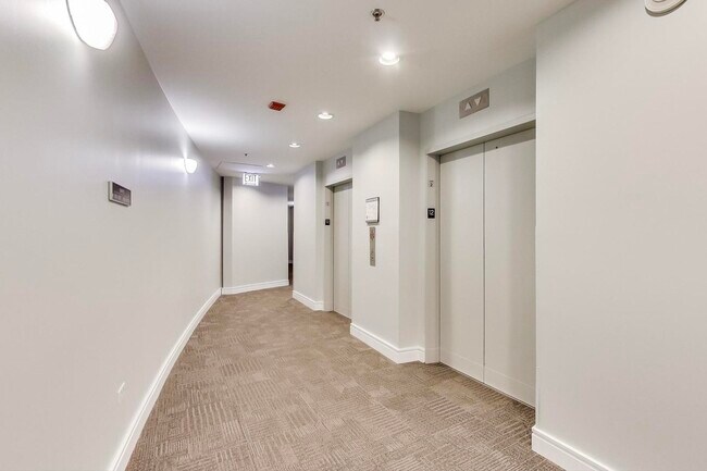 Building Photo - 212 W Washington St