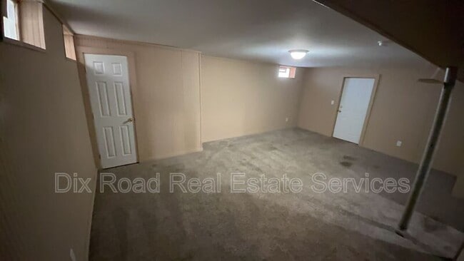 Building Photo - 921 Millikin St