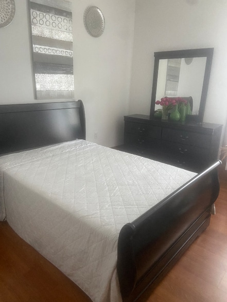 Building Photo - 25 Bridge St