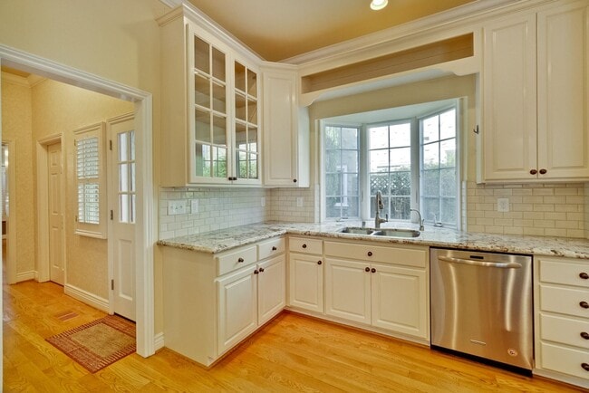 Building Photo - Stunning two-story spacious home on tranquil tree-lined street.