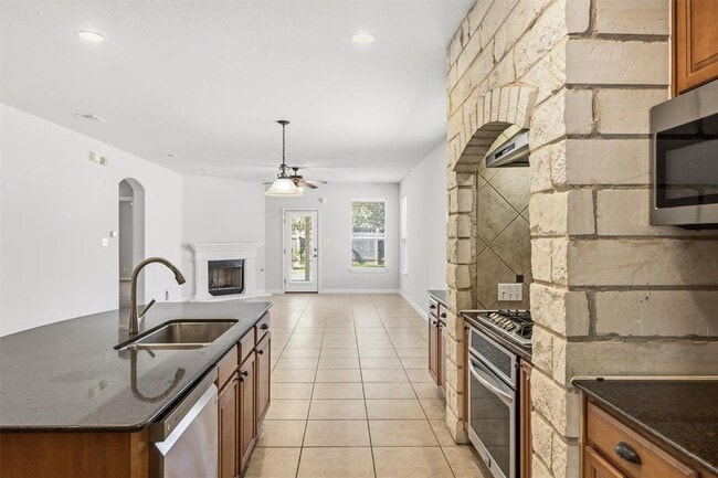 Building Photo - 101 Saddle Ridge Dr