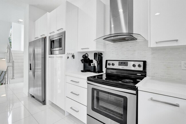 Building Photo - North Ocean Boulevard, Pompano Beach, FL 33062 - 4 BR 3.5 BA townhouse