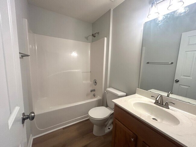 Building Photo - Excellent 3BD/2BA Ranch Home in quiet subd...