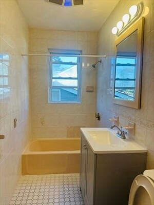 Building Photo - 85 River St