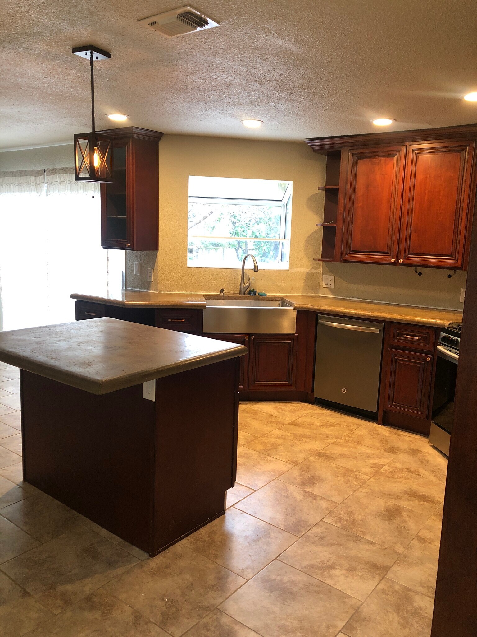 Kitchen - 131 Cavan Ct