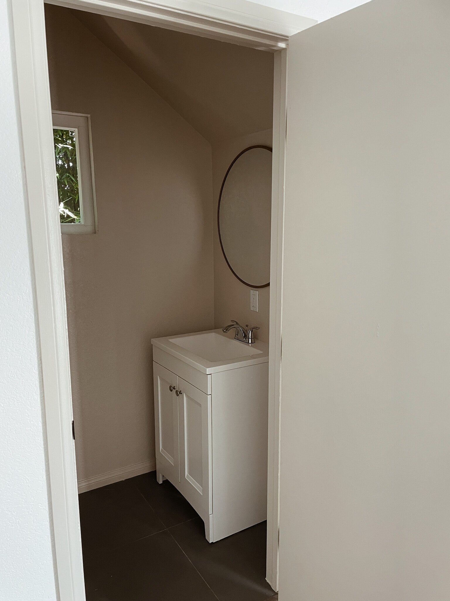 downstairs powder bath - 3959 S Van Ness Ave