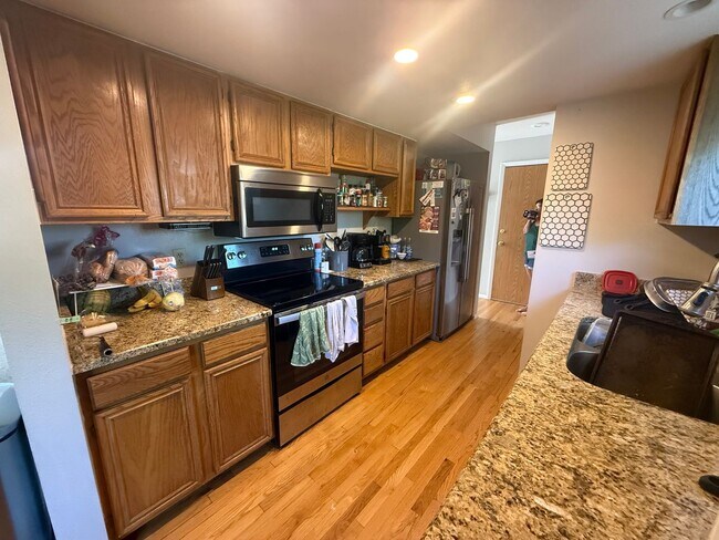 Building Photo - Well-Maintained 3-Bedroom on Quiet Cul-de-...