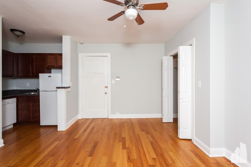 Building Photo - 845 W Wolfram St