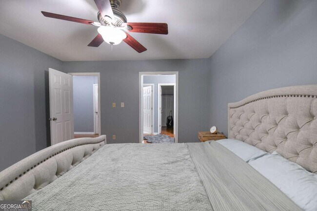 Building Photo - 304 Bridle Path