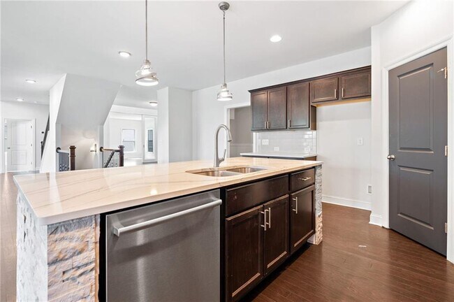 Building Photo - 4180 Woodwind Dr