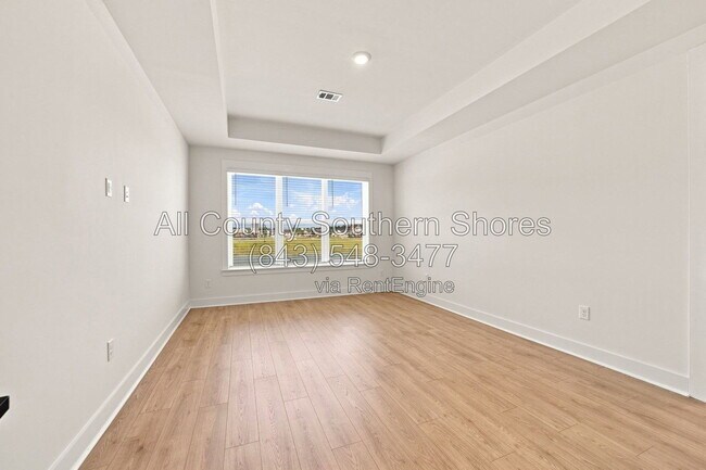 Building Photo - 3084 Claredon St