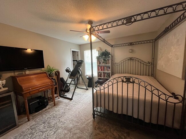 Building Photo - 1098 Forest Lake Terrace