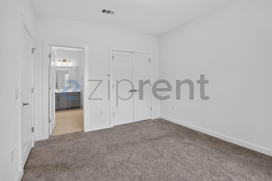Building Photo - Unit 403