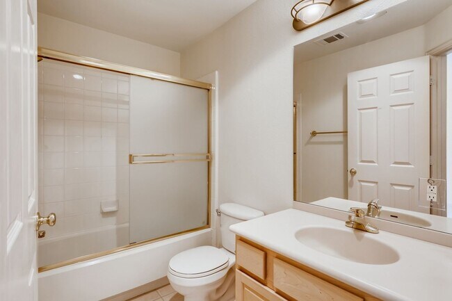 Building Photo - 1 MONTH FREE! Spacious & Light Filled 2-Be...