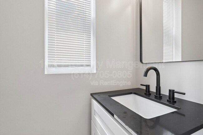 Building Photo - 1209 E Whittier St