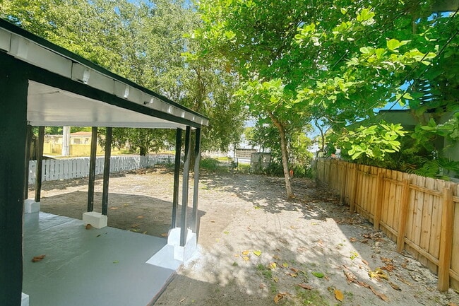 Building Photo - 445 NW 44th St