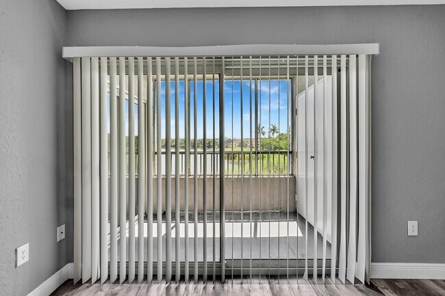 Building Photo - 2803 N Oakland Forest Dr