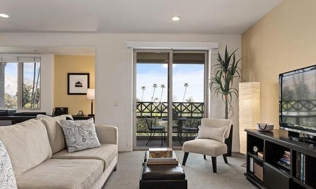 Building Photo - 931 E Walnut St