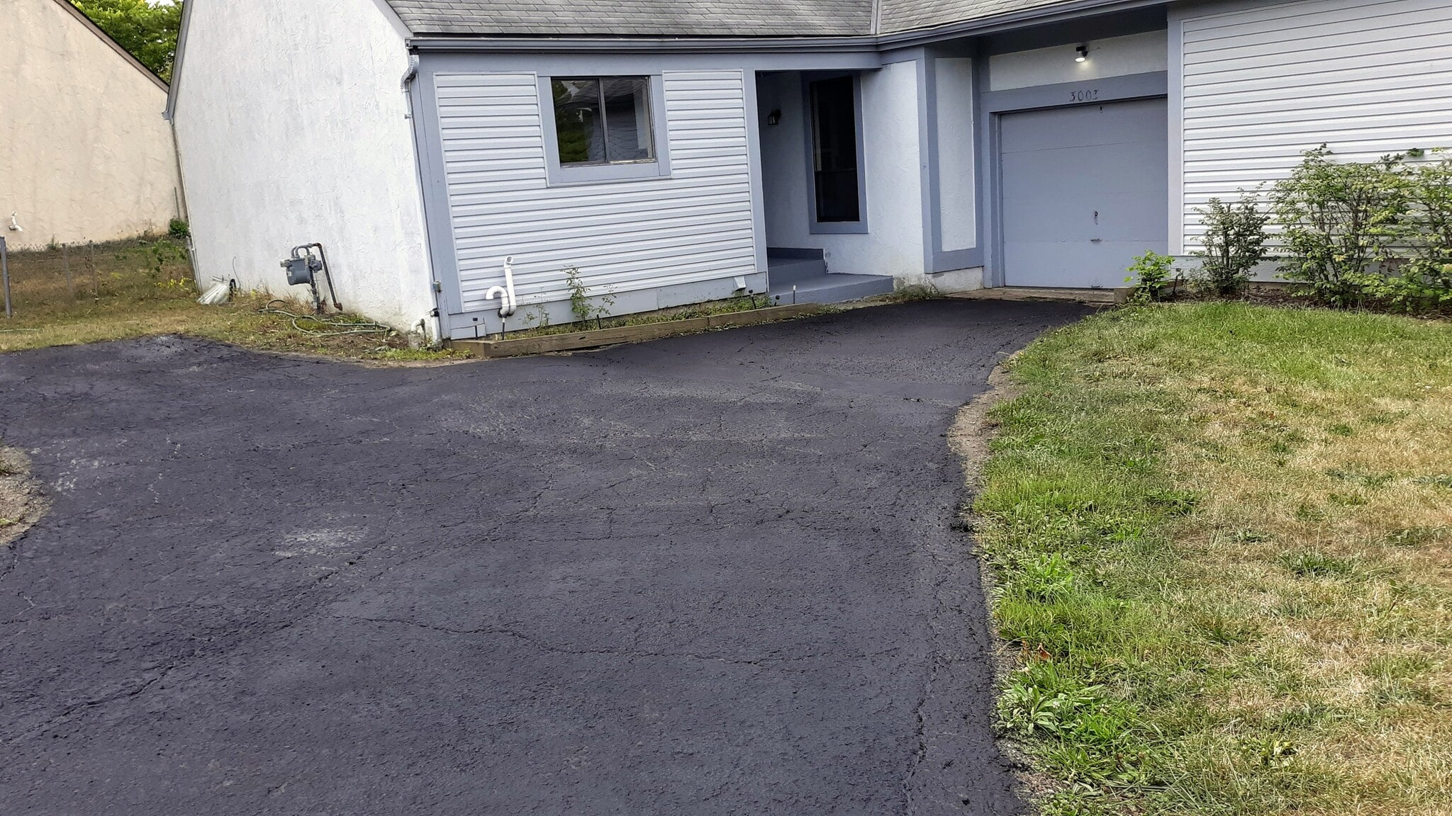 Garage, driveway with extra parking - 3003 Cranston Dr