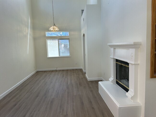 Building Photo - 4 Bedroom, 2 Bath, 1992 Square Foot Home