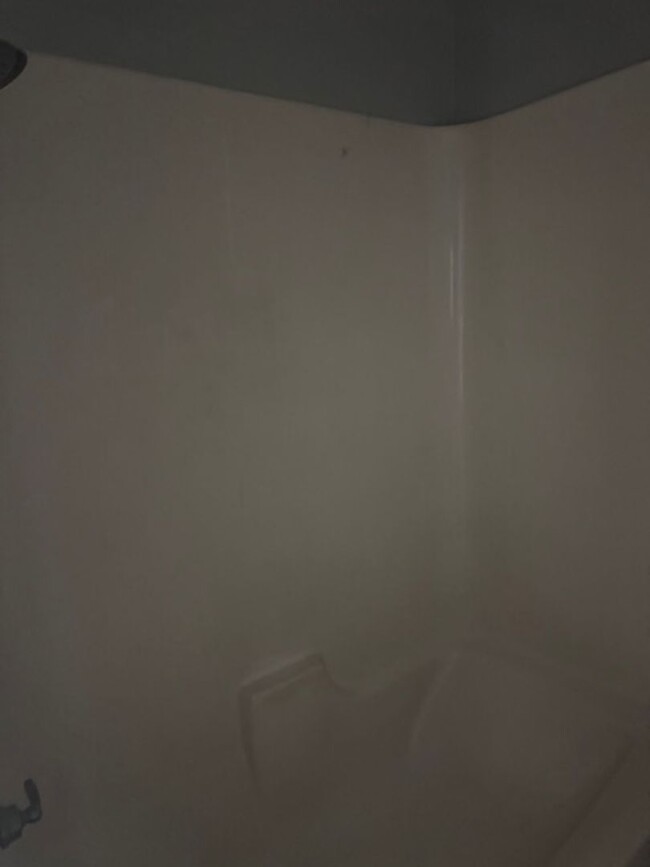 Building Photo - 106-106 Jester Cir