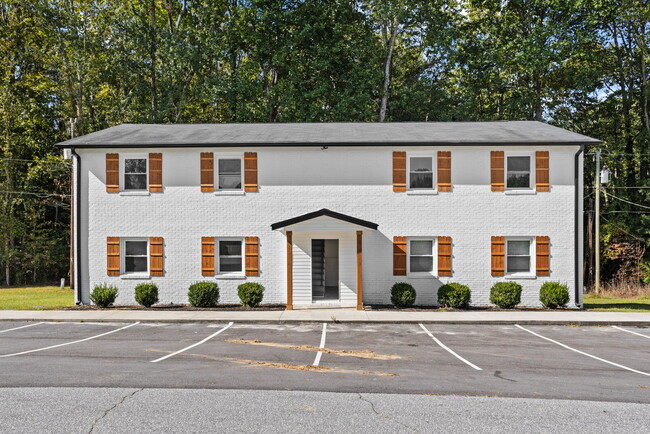 Building Photo - Green Forest Apartments