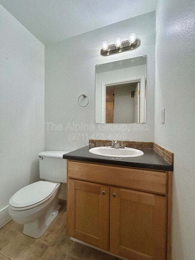 Building Photo - 4905 SW 152nd Ave