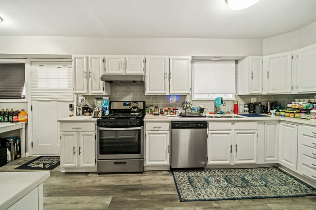 Building Photo - 1436 Portsmouth Ave