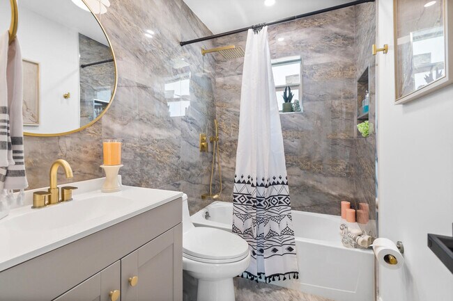 Building Photo - 902 SW 17th St