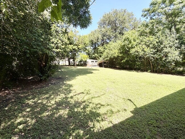 Building Photo - 123 Victory Dr