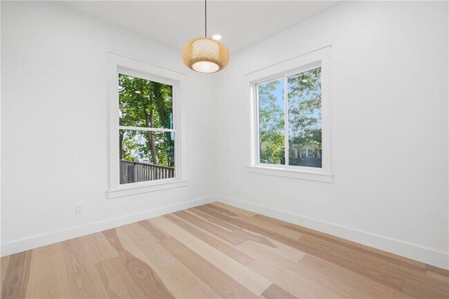 Building Photo - 7 Sheffield Ave