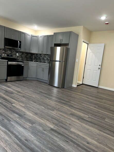 Building Photo - 1033 S 55th St