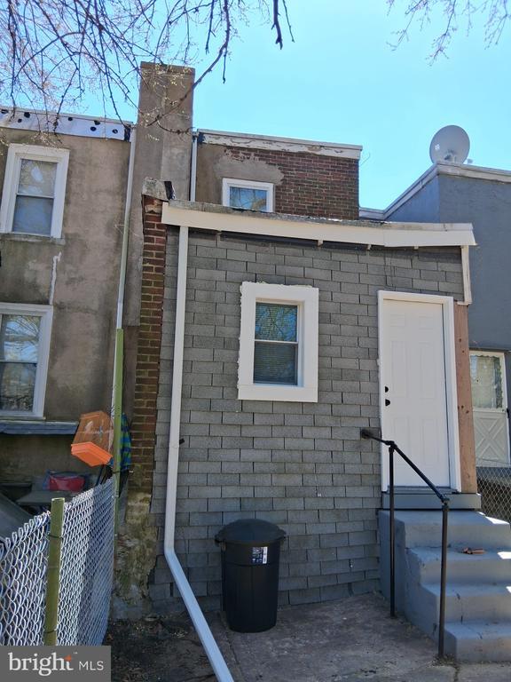 Building Photo - 2029 Eastburn Ave