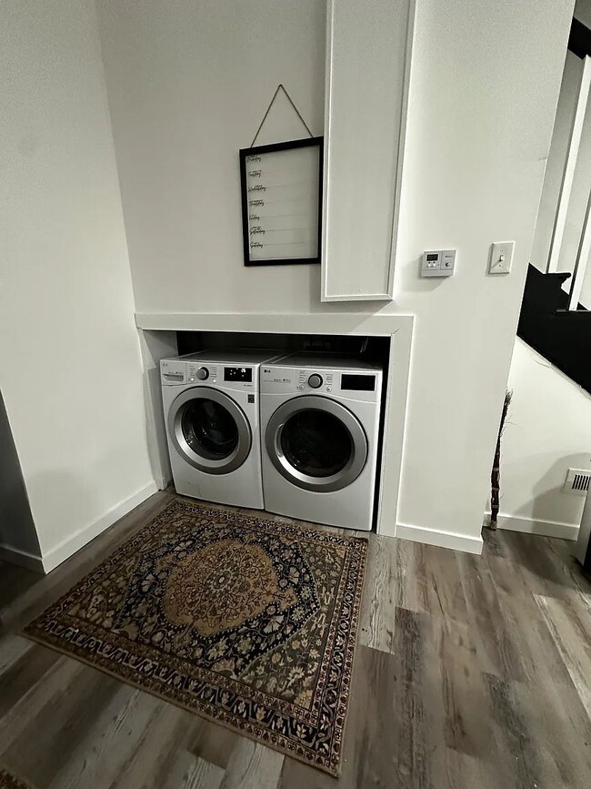 Building Photo - Luxurious 6-Bedroom Haven with Updated Ele...